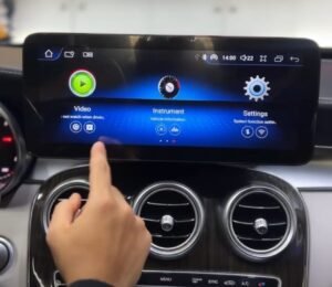 Mercedes Benz C300 Screen